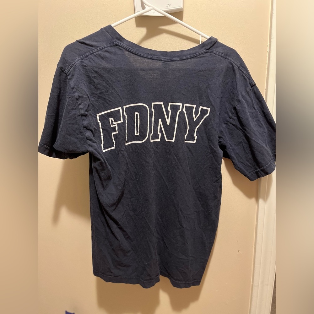 FDNY V-Neck T-Shirt. Unisex Medium. UNIQUE! 🚒